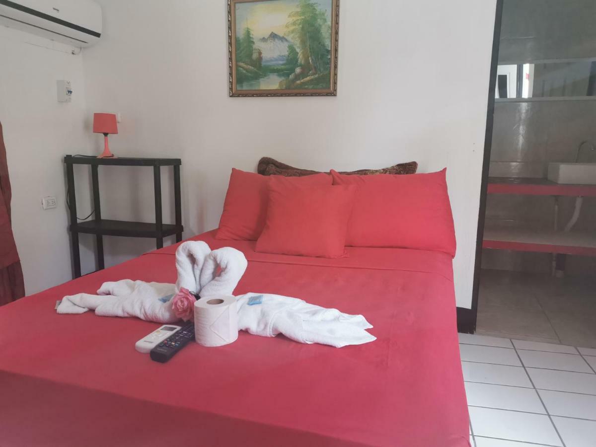 Cabinas Cafe Del Mar Hotel Manuel Antonio Exterior photo